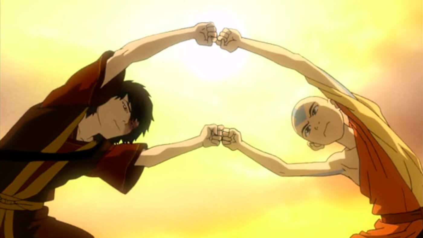 Karakter Zuko dan Aang saling menghubungkan kedua kepalan tangan mereka